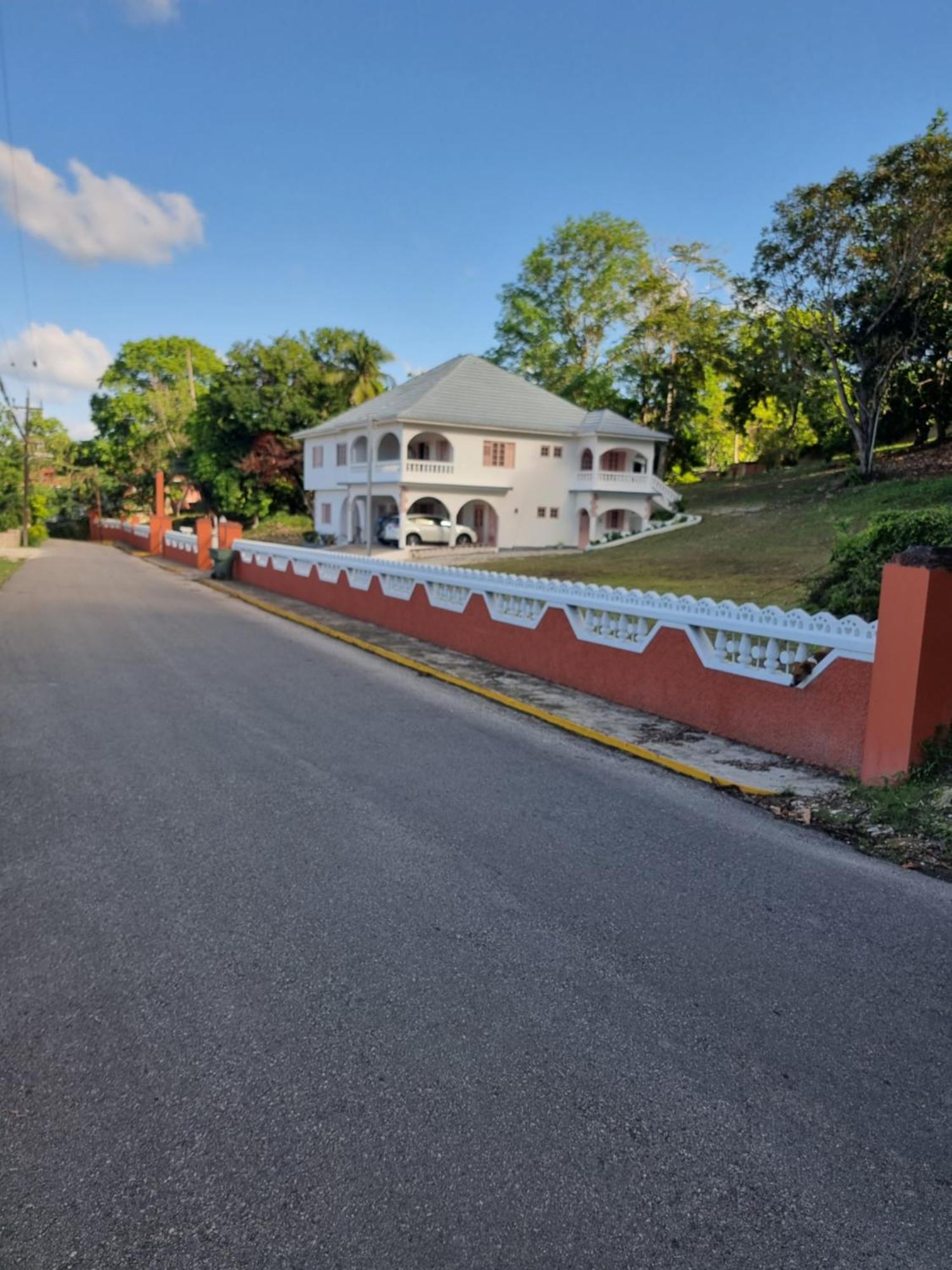 Shaw Park Gem Apt 12D Ocho Rios Exterior photo